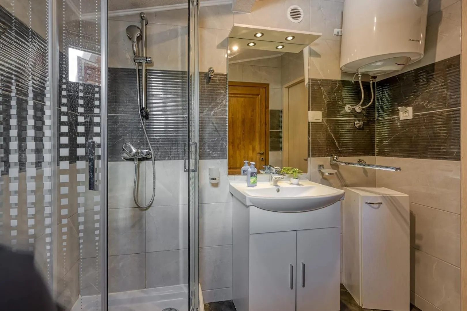Stipe Rooms بوريتش بيت ضيافة